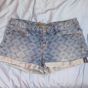 Size 6, arizona jean co. medium waisted